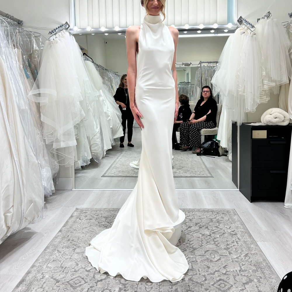 Elegant White Sleeveless Gown